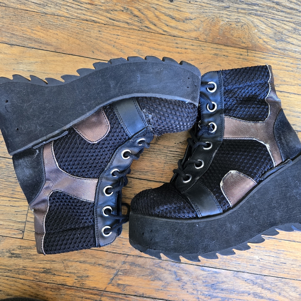 Demonia Platform boots size 6